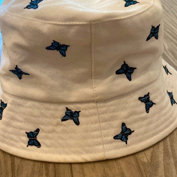 (GOOD CONDITION) Forever 21 girls bucket hat w/blue butterflies 🦋!! (One size) - Picture 14 of 16